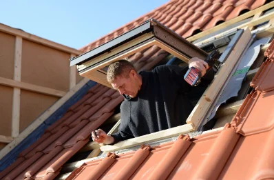Pose de fenêtres de toit Velux à Plounéventer